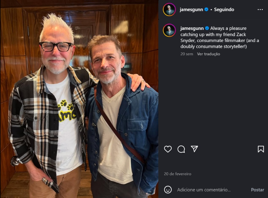 Publicação do Instagram de James Gunn (2025) mostrando ele sorridente ao lado de Zack Snyder com uma expressão gentil. Ao lado da foto há a legenda: Always a pleasure catching up with my friend Zack Snyder, consummate filmmaker (and a doubly consummate storyteller!).
